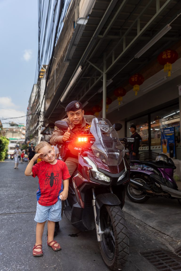 Lila gre študirat v Bangkok